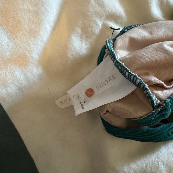 Shade Shore Women’s XL Bikini top - Picture 5 of 5
